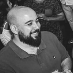 -Jugador de MTG
-Mecánico de cosas con ruedas
-Electricista para cubrir los gastos de los dos primeros puntos