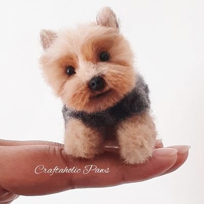 Handcrafted & bespoke- a warm welcome to my Craftaholic world ❤
#standwithsmall #needlefelting #petportrait #cutegifts #quoteart #seaglassjewellery #shopsmall