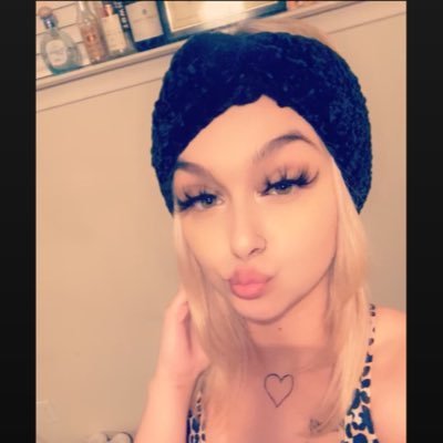follow me on ig @trapbabylarissaa 💋