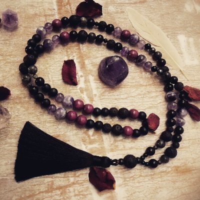 Mahlatar_Jewels's profile picture. Out there beyond that horizon, your dreams await you.❤️👑Malajewellery. 📿Handmade.🍃💚