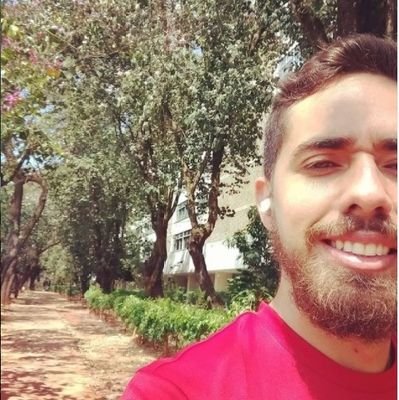 Um velho jovem do twitter... Ao menos no que interessa o twitter saber kakakaka https://t.co/bYNvnavMgP