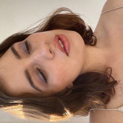 RosyCrdnsv's profile picture. be loud about the things that are important to you.