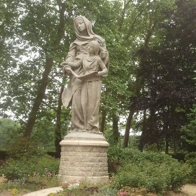 ChristalRoche's profile picture. Contre la police de la pensée. Socialisme hors d'Europe. Bretonne de Souche. Non à l'immigration.