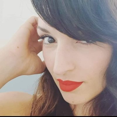 KTaschen's profile picture. orthophoniste à rouge à lèvres.
photo