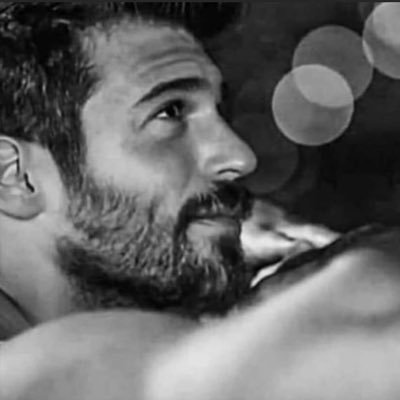 passionnée de lecture et auteure de romance 🦋 ➡️la première achevée ET PLUS SI AFFINITÉS est déjà intégralement disponible sur Wattpad 🦋 Versions 🇫🇷 et 🇬🇧