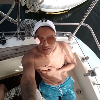 Eduardo35022080's profile picture. 🇻🇪Venezolano viviendo en Madrid🇪🇦

Me gusta el vino y la música🎉🎧

Un brindis por los que no tienen vida propia🥂

Sigueme y te sigo😛
