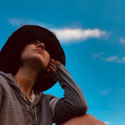 fatmozbay's profile picture. Münzevi. Kendimi bazen çok ... hissetmiyorum.