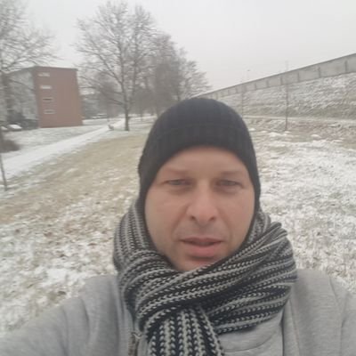 Getrouwd met Rishma. Trotse papa van drie dochters genaamd Nitasha, Yaleza, Ilayna.