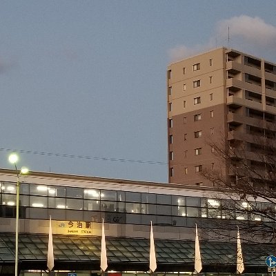 愛媛県今治市出身。1988年生。東京都江戸川区在住(中高は千葉県内の学校に通学)
2011年末から2018年5月まで故郷今治で今治市民として生活
FC今治を中心に地元のスポーツチームを応援。スポーツで故郷に明るいニュースを!
NPBは千葉ロッテ。裏の趣味はボートレース。現場第一の現場主義者!