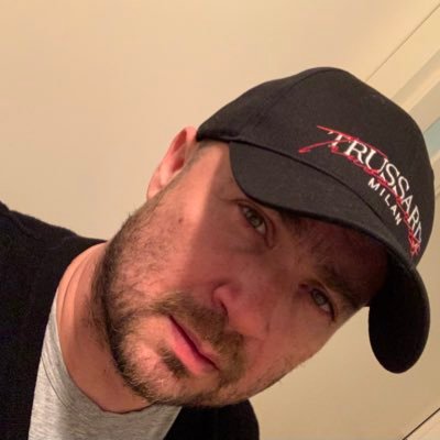 vicenavallone's profile picture. Vamos a ver quién es más libre: el que quiere ser libre o el que solo piensa en los que no lo están?