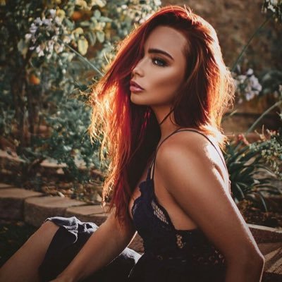 Stripping is what I do, not who I am. Get closer and my moves might just hypnotize you. My lips don't lie, because my eyes do. RP18+ #NotAnAlien #Roleplay