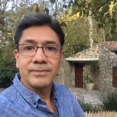 Hola:

Licenciado en Comunicación Social

Me da gusto poder estar en contacto con todos ustedes

Saludos