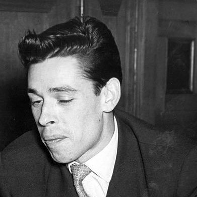 valserons's profile picture. Une fenêtre fermée ça ne sert qu’à aider les amants à s’aimer