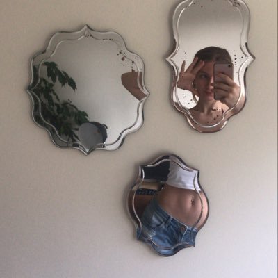 deaththeflorist's profile picture. 24 | Anglia Ruskin University| Midwife| Native 🇬🇧 | Fluent 🇩🇪 | Learning 🇲🇽🇯🇵|