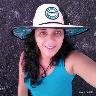 DanielaCorraCu1's profile picture. O mesmo sol que derrete o gelo também torna o barro duro!!