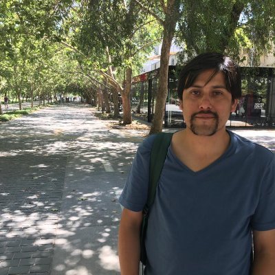 Historiador y docente en la Escuela de Antropología UC.