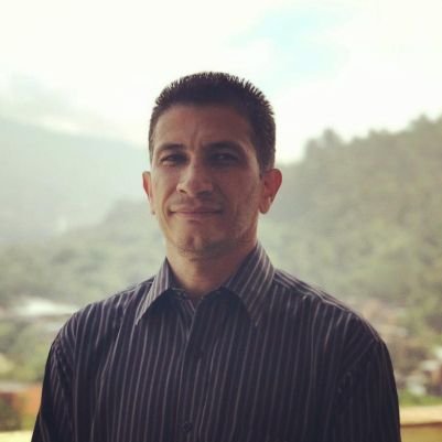 apasionado de la lectura y la academía, caminador, mente abierta y espíritu libre.