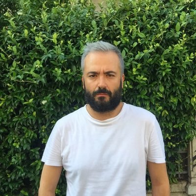 Giornalista e futuro presentatore del Festival di Sanremo. Content Manager. Ho diretto Milanodabere. Una passione per l'estathe (nel brick, al limone)