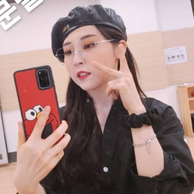 decalcomanie12_'s profile picture. drink like a like a like a fishhh 🎣