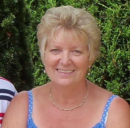 Married to David for 47years, children, Jamie & Kelly. 4 grandchildren. Lee, Lucy Emma ,& Evelyn