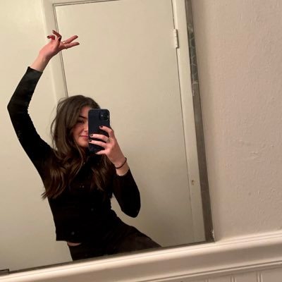 ThuraiiaMK's profile picture. IU