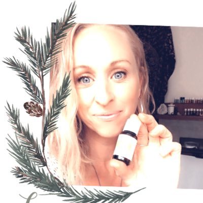 🌱 Mumma of 3 girls
🌱 low tox lifestyle
🌱 de cluttering and green cleaning business 
🌱 cricket obsessed