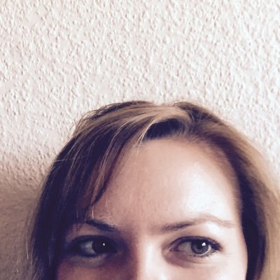 ireadwhatutweet's profile picture. 