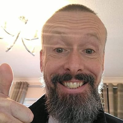 Everyday I'm shuffling!Music loving, glutenfree eating LFC fan, Marathoner