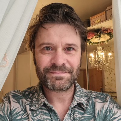 visualmedia_guy's profile picture. I'm Darren Hutchinson The Visual Media Guy. I help organisations create their own marketing videos and get their target audience to watch them! Click to join :)