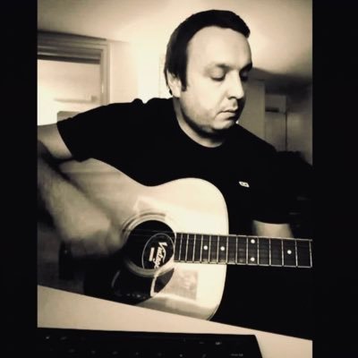 (Being me being real and staying true.)(love writing music 🎶& playing guitar)hobbies are (snooker 🎱 guitar 🎸 football ⚽️) ✌️💯😎👊