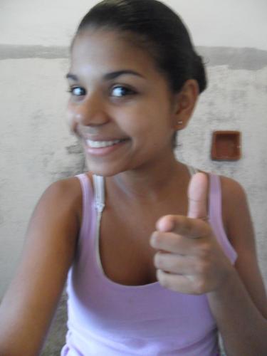 Simpatica.Educada.Gentil...Mais se você quer realmente me conhecer de um FOLLEW e se surpreenda.