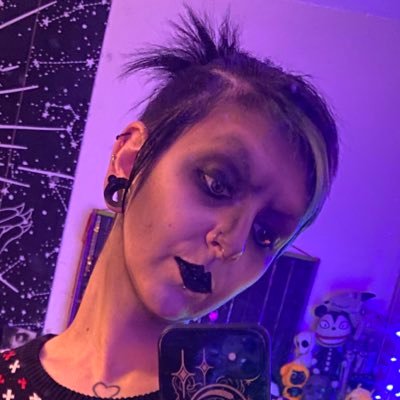 🇨🇦 in 🇬🇧 Gigs, horror, tattoos, coffee & kittens 🖤 vegan🌿formerbarista☕️varietystreamer✨she/they🌘LGBTQIA+🏳️‍🌈