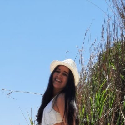AndreaaCaridad's profile picture. ψ♥ Soñadora eterna, amante de la vida y complicada por elección. Aspirante a profesional exitosa y a orgullo de mis padres. Be strong and positive mind♡.