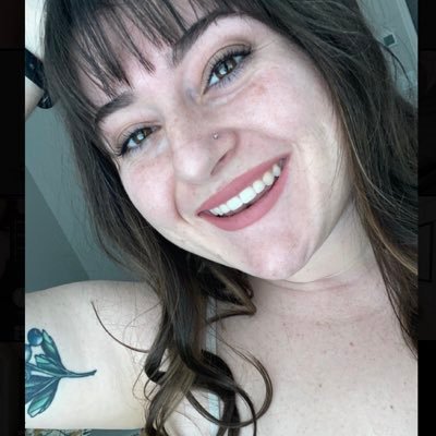 leahmargaret__'s profile picture. 