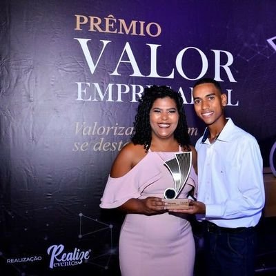 17Giselly's profile picture. Reinvento-me sempre que a vida pede um pouco mais de mim.
Sou complexa, sou mistura, sou mulher com cara de menina... E vice-versa.