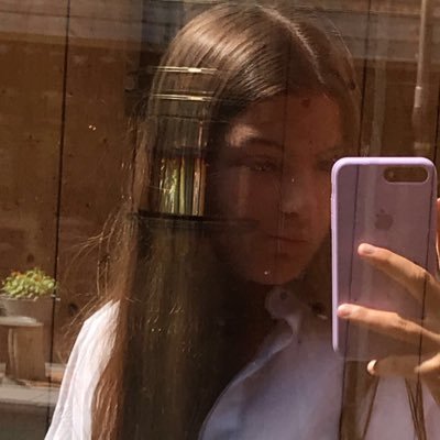 LouiseCuyvers_'s profile picture. 💜🦋🐚