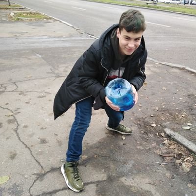 ну, что сказать, я обычный неуверенный в себе 14 летний парень который любит порисовать и своего парня🌚