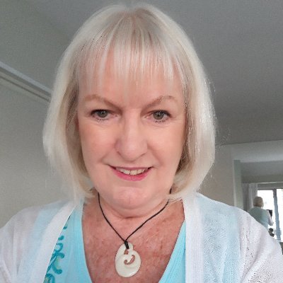 robynlois's profile picture. 