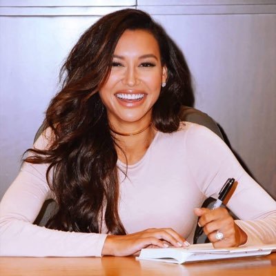 (she/her) 26. Angel City Futbol Club, surfing, and Naya Rivera.