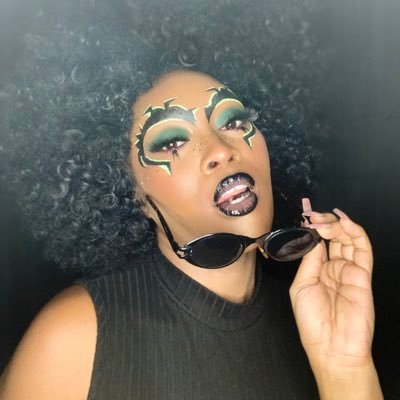 I play with makeup 💄 check out https://t.co/ObjurbpFSH for custom press-on nails! 💅🏾 ♍️