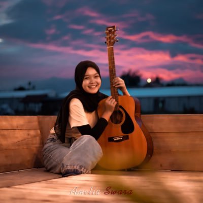 ameliaswara_'s profile picture. Musik yang disusun demikian rupa sehingga irama, lagu, nada, dan keharmonisan terutama dari suara yang dihasilkan dari alat yang dapat menghasilkan irama.