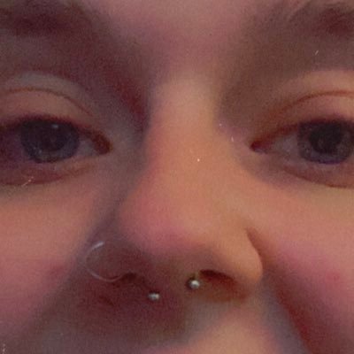 HeyitsmeAmber_'s profile picture. Full time musician • Part time idiot