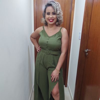 Troque suas folhas , mas não perca suas raízes.
Mude suas opiniões , mas não perca seus princípios!!!🍀🌳😍