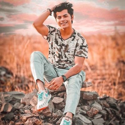 Here to support the purest soul❤️
He isn't just a person but is the lifeline of millions of siddharthians ❤️
ig : siddharthsparkle