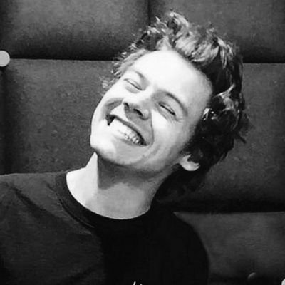 Dylan O'Brien e Harry Styles= meu tudo
{she/her} bookstan 💚💙