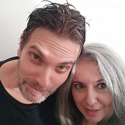Me gusta la tecnología, escribir, leer y hacer pan con masa madre; aunque por encima de todo mi mujer, mis perritos y Asturias, que tan bien me ha acogido.