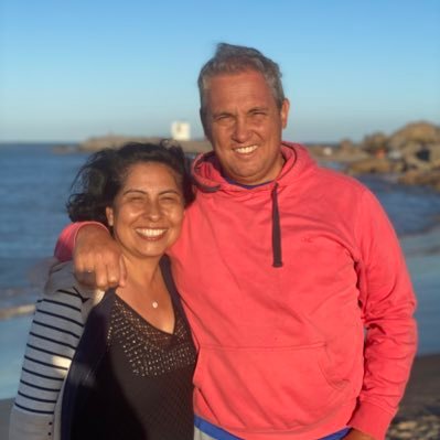 Emprendedor, siempre curioso, muy Uruguayo . No a la queja, bolso. Contador Publico Udelar
