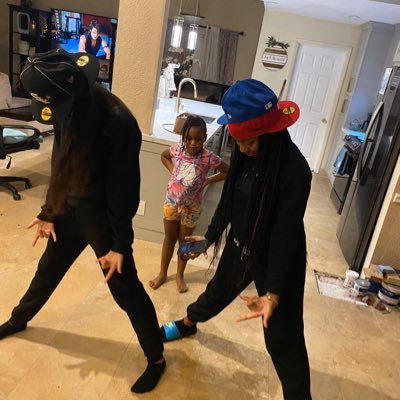 _viralkarinaa's profile picture. 