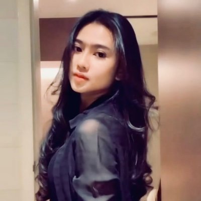 ReissFrida's profile picture. Unidentified