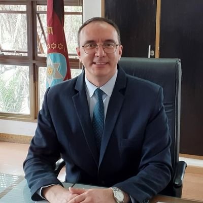 Secretario de Servicios de Salud de Salta. Médico Cirujano, Especialista en Medicina Comunitaria y Social.